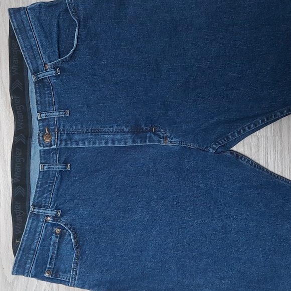 Wrangler Men's regular fit jeans size 44x30 - Picture 2 of 6